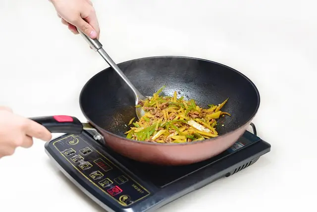 Induction Cooktops vs Gas: A Comprehensive Buying Guide